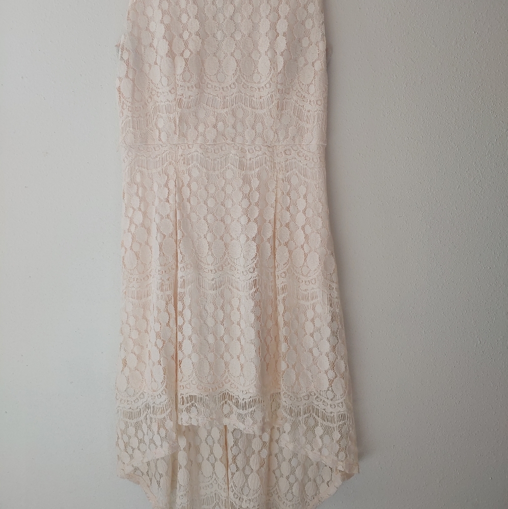 Sleeveless high low lace dress